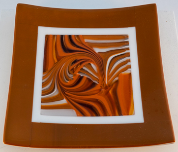 Brown and White combed glass plate